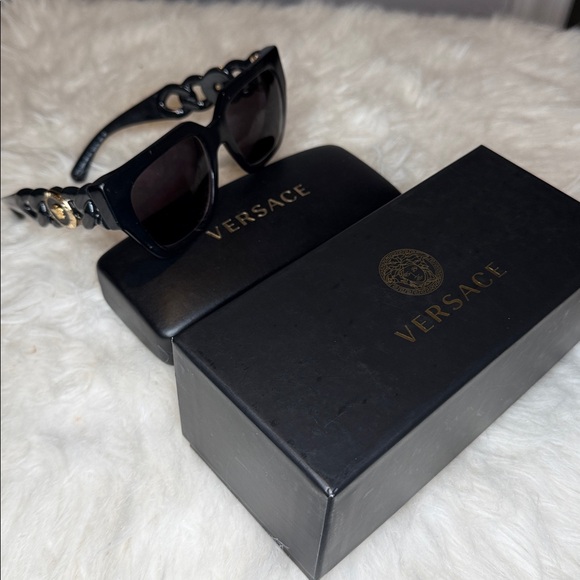 Versace NWT black and gold trim, sunglasses with case and box - Picture 8 of 8